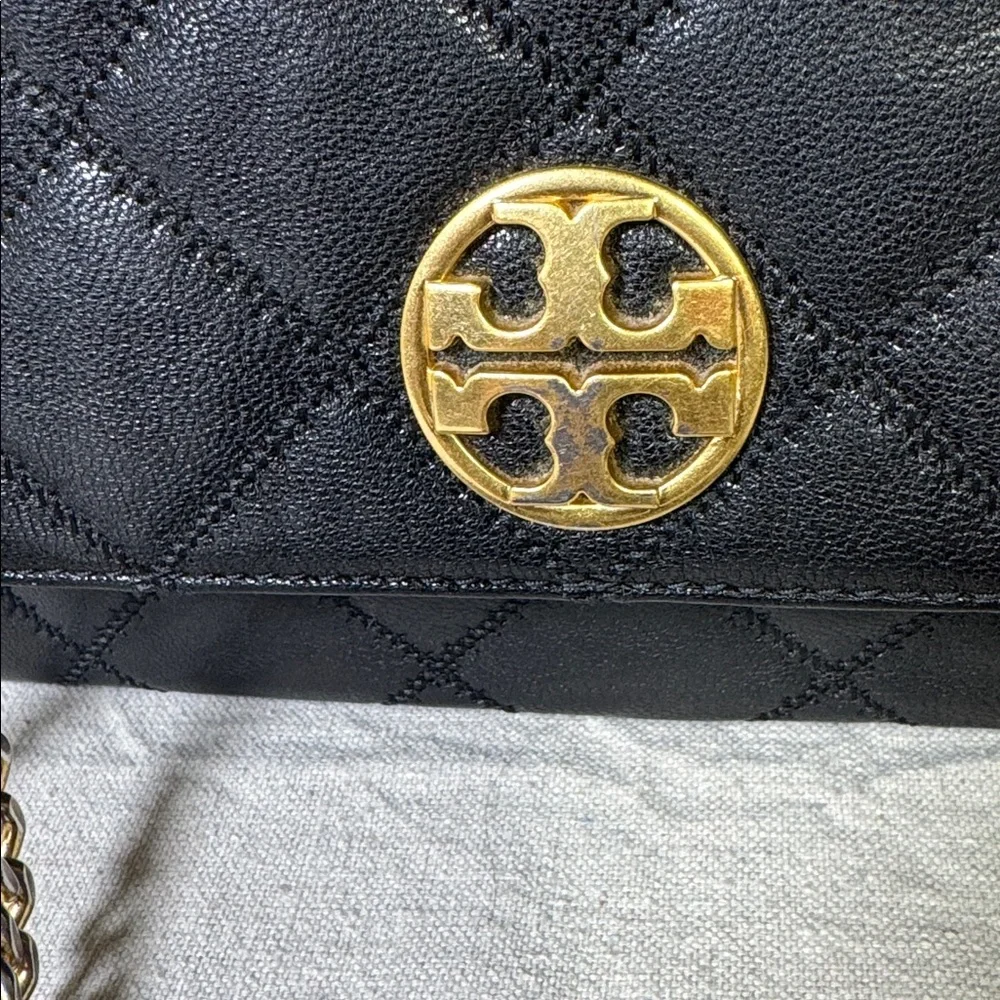 Tory Burch Willa in Volcanic Stone Black Quilted Chain Shoulder Bag.
